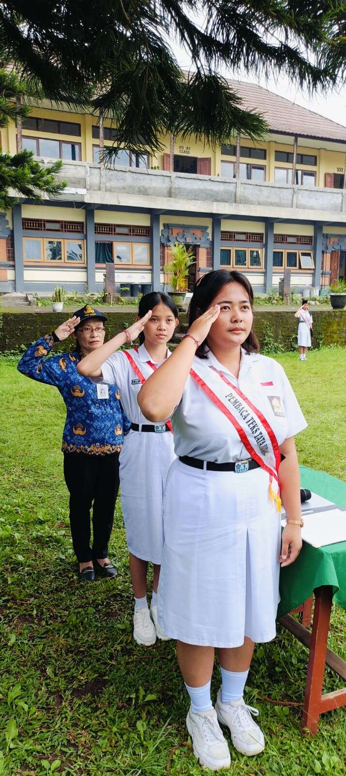UPACARA BENDERA MEMPERINGATI HARI PAHLAWAN